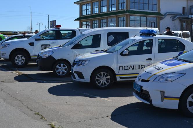 Новини Хмельницького - фото з Спринт-слалом, запах паленої гуми та показ мод: хмельницьких водіїв закликали керувати відповідально Спринт-слалом, запах паленої гуми та показ мод: хмельницьких водіїв закликали керувати відповідально, фото №2 на сайті vsim.ua