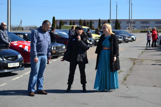 Новини Хмельницького - фото з Спринт-слалом, запах паленої гуми та показ мод: хмельницьких водіїв закликали керувати відповідально Спринт-слалом, запах паленої гуми та показ мод: хмельницьких водіїв закликали керувати відповідально, фото №3 на сайті vsim.ua