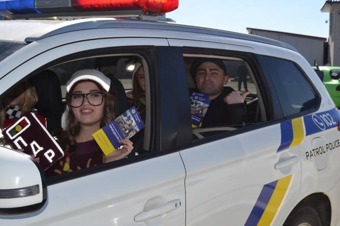 Новини Хмельницького - фото з Спринт-слалом, запах паленої гуми та показ мод: хмельницьких водіїв закликали керувати відповідально Спринт-слалом, запах паленої гуми та показ мод: хмельницьких водіїв закликали керувати відповідально, фото №14 на сайті vsim.ua