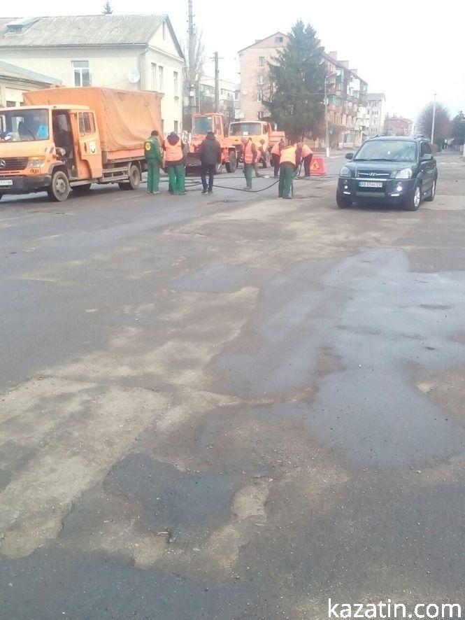 Новини Козятина - фото з В центрі міста розбили урну В центрі міста розбили урну, фото №1 на сайті 20minut.ua