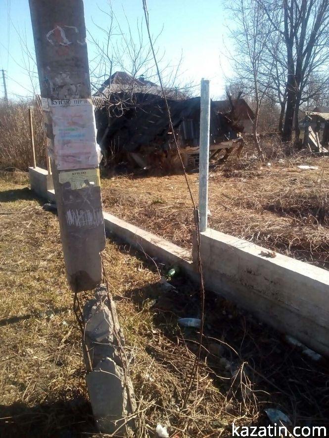В центрі села Козятин — "підбита" електроопора та смітники, фото №8 на сайті 20minut.ua