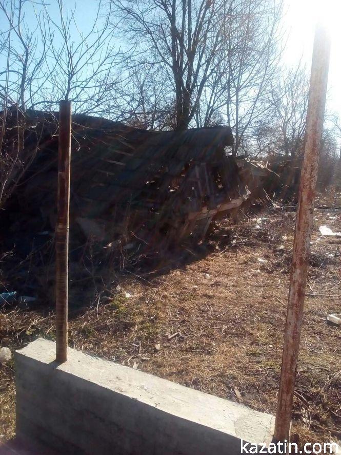 В центрі села Козятин — "підбита" електроопора та смітники, фото №5 на сайті 20minut.ua