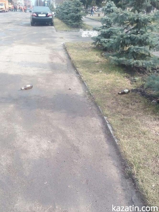 Новини Козятина - фото з В центрі міста розбили урну В центрі міста розбили урну, фото №4 на сайті 20minut.ua