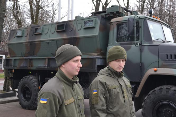 Новини Хмельницького - фото з У Хмельницькому відзначили річницю створення Нацгвардії: пройшлися маршем та показали військову техніку У Хмельницькому відзначили річницю створення Нацгвардії: пройшлися маршем та показали військову техніку, фото №9 на сайті vsim.ua