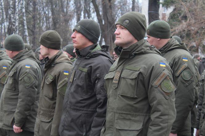 Військові пройшли маршем по Соборній. А перед Книжкою стоять броньовики, фото №3 на сайті 20minut.ua