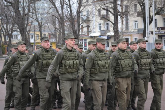 Новини Хмельницького - фото з У Хмельницькому відзначили річницю створення Нацгвардії: пройшлися маршем та показали військову техніку У Хмельницькому відзначили річницю створення Нацгвардії: пройшлися маршем та показали військову техніку, фото №7 на сайті vsim.ua