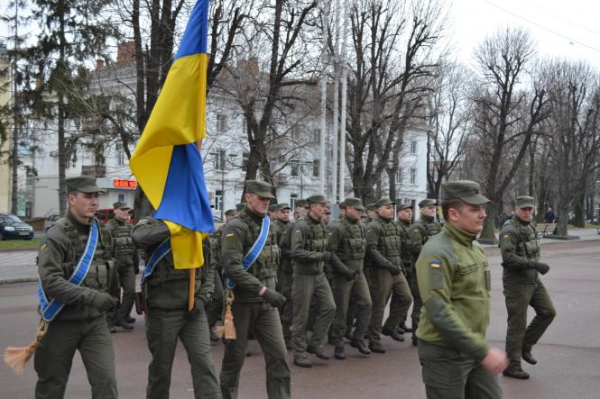 Новини Хмельницького - фото з У Хмельницькому відзначили річницю створення Нацгвардії: пройшлися маршем та показали військову техніку У Хмельницькому відзначили річницю створення Нацгвардії: пройшлися маршем та показали військову техніку, фото №6 на сайті vsim.ua