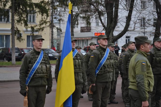 Новини Хмельницького - фото з У Хмельницькому відзначили річницю створення Нацгвардії: пройшлися маршем та показали військову техніку У Хмельницькому відзначили річницю створення Нацгвардії: пройшлися маршем та показали військову техніку, фото №5 на сайті vsim.ua