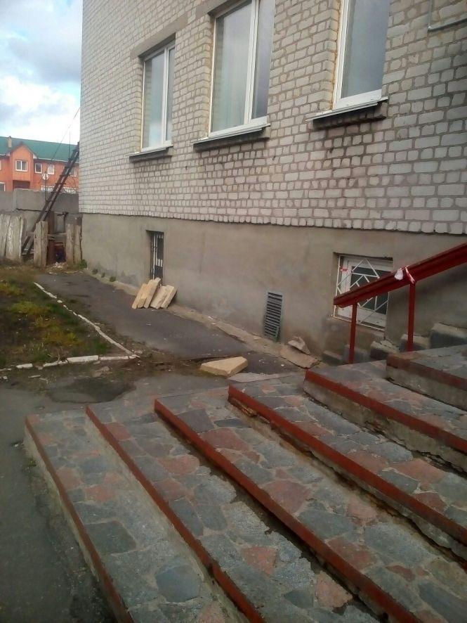 Новини Козятина - фото з Фото дня: активно ремонтують вхід у міську сімейну медицину Фото дня: активно ремонтують вхід у міську сімейну медицину, фото №3 на сайті 20minut.ua