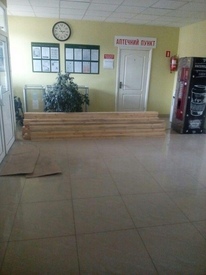 Новини Козятина - фото з Фото дня: активно ремонтують вхід у міську сімейну медицину Фото дня: активно ремонтують вхід у міську сімейну медицину, фото №4 на сайті 20minut.ua