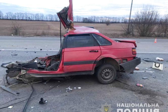 Під Калинівкою машину розірвало навпіл. Двоє людей загинули, фото №4 на сайті 20minut.ua