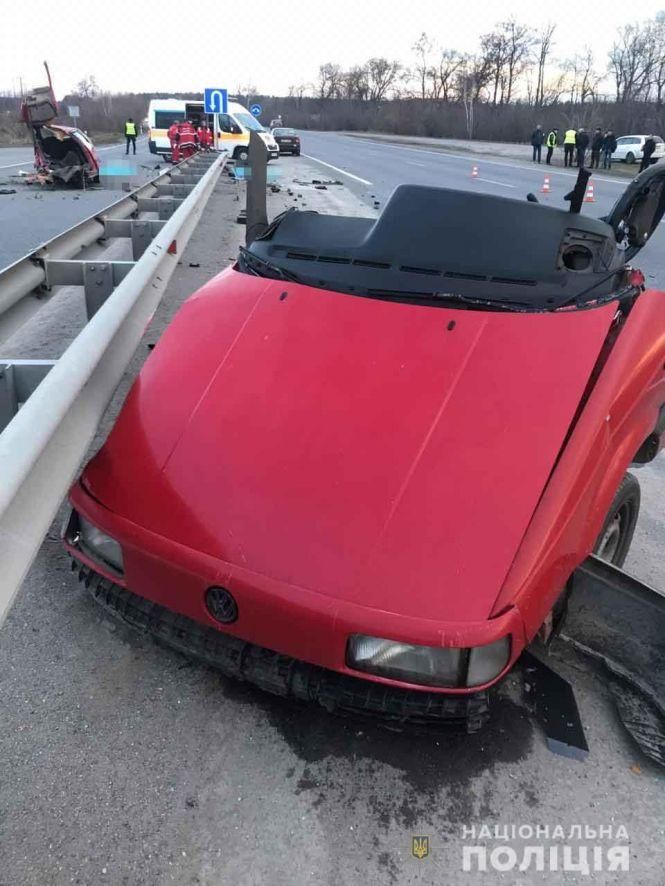 Під Калинівкою машину розірвало навпіл. Двоє людей загинули, фото №3 на сайті 20minut.ua