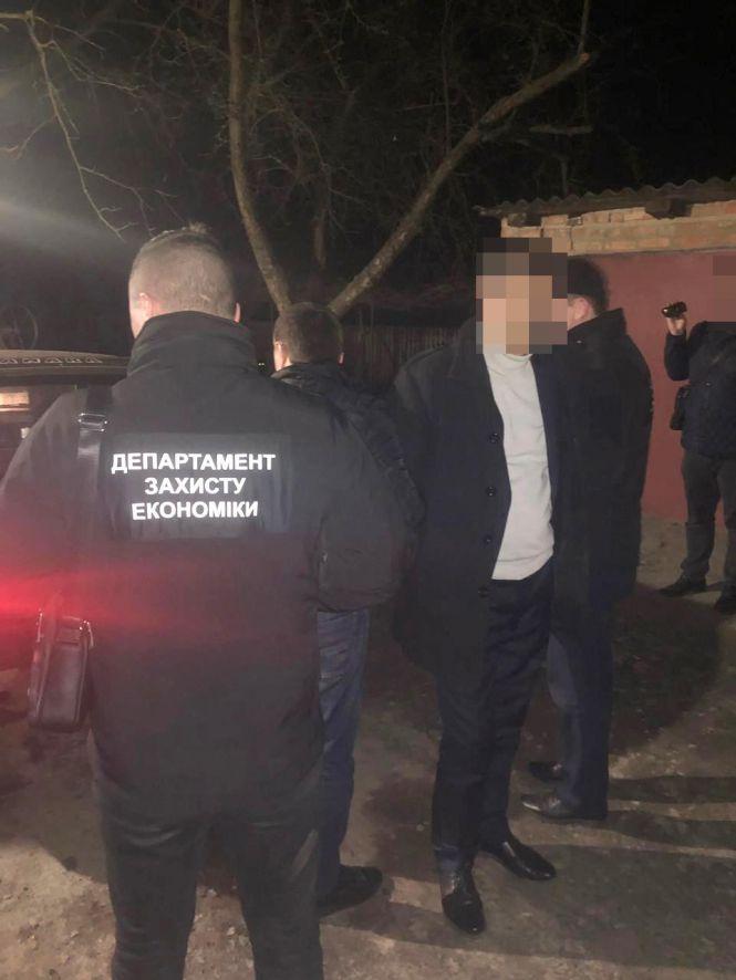 Новини Житомира - фото з Сільського голову з Чуднівського району затримали на отриманні хабара в 35 тис доларів США Сільського голову з Чуднівського району затримали на отриманні хабара в 35 тис доларів США, фото №1 на сайті 20minut.ua