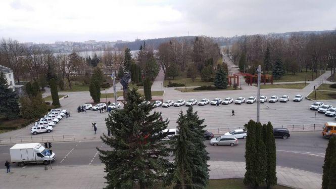 Новини Тернополя - фото з Амбулаторіям сімейної медицини області передали 29 новеньких автомобілів Renault Амбулаторіям сімейної медицини області передали 29 новеньких автомобілів Renault, фото №2 на сайті 20minut.ua