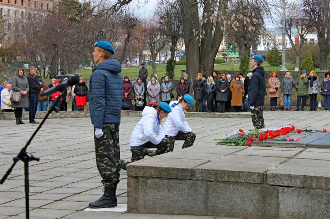 Новини Кам'янця-Подільського - фото з Кам'янчани вшанували визволителів міста (ФОТО) Кам'янчани вшанували визволителів міста (ФОТО), фото №5 на сайті 20minut.ua