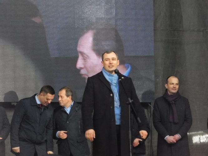 Новини Хмельницького - фото з «Марш Єдності» у Хмельницькому: Гриценко – шанс країни на зміни (прес-служба Анатолія Гриценка) «Марш Єдності» у Хмельницькому: Гриценко – шанс країни на зміни (прес-служба Анатолія Гриценка), фото №9 на сайті vsim.ua