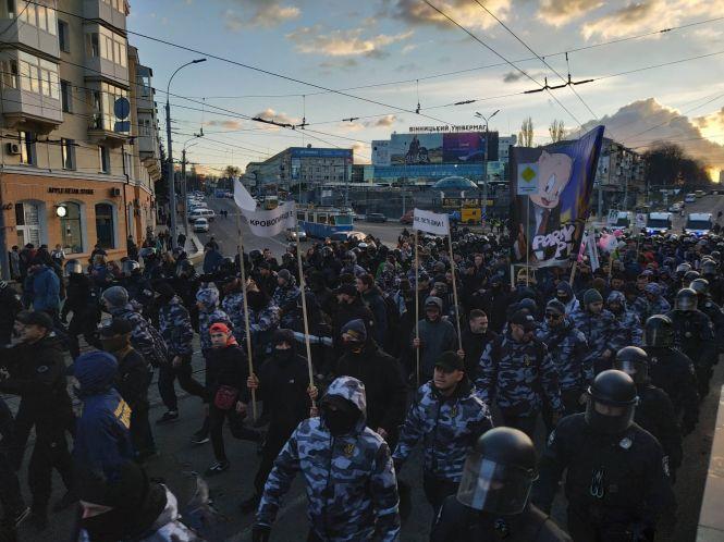 Мітинг біля Книжки: свинячі голови та десятки правоохоронців, фото №14 на сайті 20minut.ua