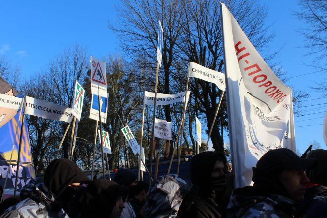 Фаєри, газ та кийки: як у Вінниці побилися «нацдружинники» та поліція (ВІДЕО), фото №5 на сайті 20minut.ua