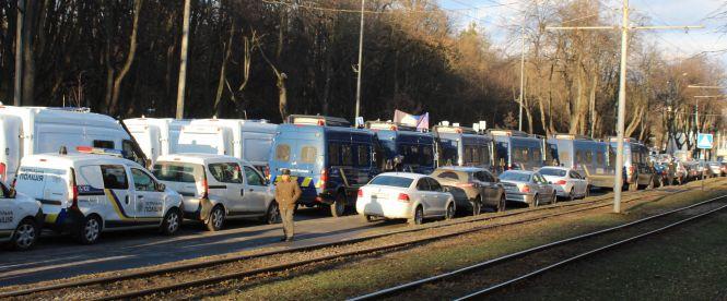 Фаєри, газ та кийки: як у Вінниці побилися «нацдружинники» та поліція (ВІДЕО), фото №7 на сайті 20minut.ua
