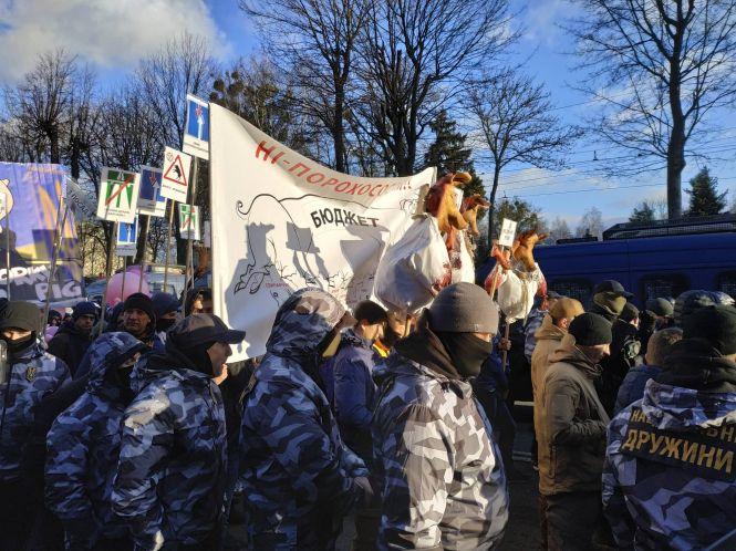 Мітинг біля Книжки: свинячі голови та десятки правоохоронців, фото №1 на сайті 20minut.ua