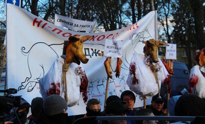 Новини Вінниці - фото з Фаєри, газ та кийки: як у Вінниці побилися «нацдружинники» та поліція (ВІДЕО) Фаєри, газ та кийки: як у Вінниці побилися «нацдружинники» та поліція (ВІДЕО), фото №2 на сайті 20minut.ua