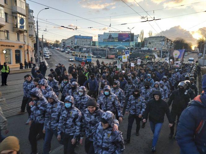 Мітинг біля Книжки: свинячі голови та десятки правоохоронців, фото №13 на сайті 20minut.ua