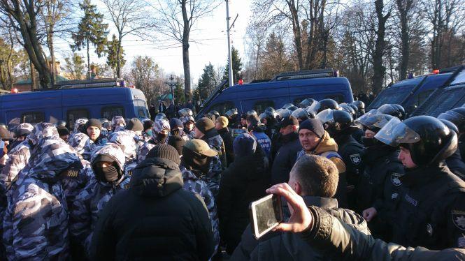 Мітинг біля Книжки: свинячі голови та десятки правоохоронців, фото №5 на сайті 20minut.ua