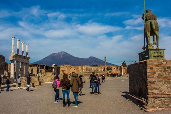 Новини Хмельницького - фото з “Побував у борделі, якому 2000 років”: хмельничанин Сергій Толстіхін про пригоди в Помпеї “Побував у борделі, якому 2000 років”: хмельничанин Сергій Толстіхін про пригоди в Помпеї, фото №3 на сайті vsim.ua