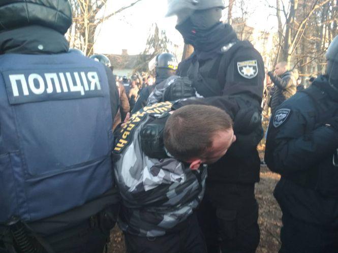 Мітинг біля Книжки: свинячі голови та десятки правоохоронців, фото №7 на сайті 20minut.ua