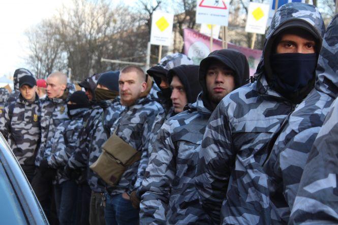 Новини Вінниці - фото з Фаєри, газ та кийки: як у Вінниці побилися «нацдружинники» та поліція (ВІДЕО) Фаєри, газ та кийки: як у Вінниці побилися «нацдружинники» та поліція (ВІДЕО), фото №3 на сайті 20minut.ua