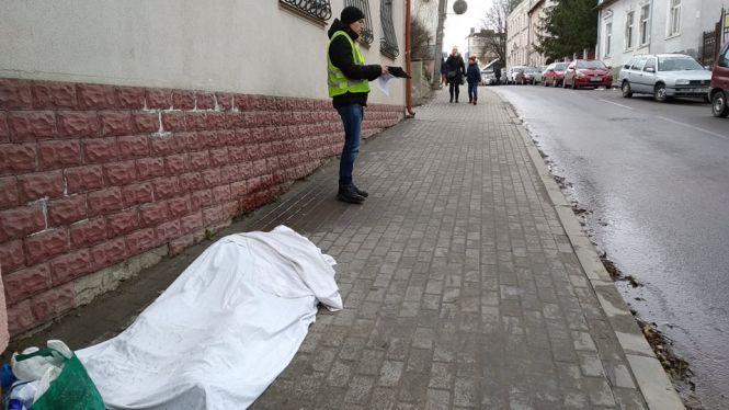 Новини Тернополя - фото з У Центрі чоловікові стало погано, він упав і помер У Центрі чоловікові стало погано, він упав і помер, фото №2 на сайті 20minut.ua