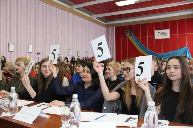 «Міс First» у торговельно-економічному коледжі: визначили найгарнішу серед першокурсниць, фото №2 на сайті 20minut.ua