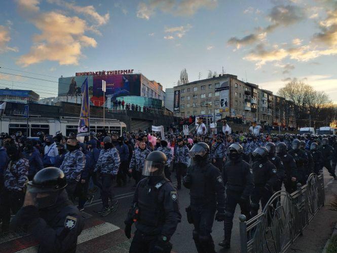 Мітинг біля Книжки: свинячі голови та десятки правоохоронців, фото №12 на сайті 20minut.ua