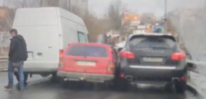 Вінниця 26-27 березня: п'яний на БМВ та потрійна ДТП на мосту, фото №3 на сайті 20minut.ua
