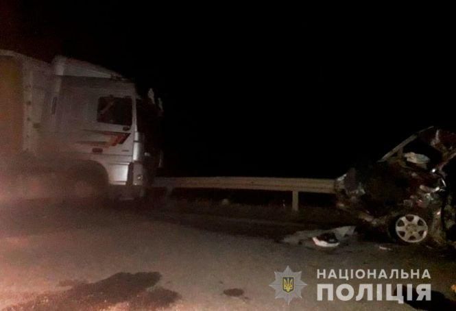 Opel лоб у лоб зіткнувся з вантажівкою. У жахливій ДТП загинув 49-річний хмельничанин (ФОТО), фото №1 на сайті vsim.ua