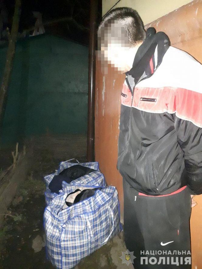 Новини Житомира - фото з Пограбування "з вогником": у Житомирі грабіжники, обікравши магазин, запустили феєрверк Пограбування "з вогником": у Житомирі грабіжники, обікравши магазин, запустили феєрверк, фото №1 на сайті 20minut.ua