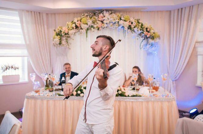 Новини Тернополя - фото з "На скрипці можна зіграти не тільки класику". Скрипаль Антон Вараниця розповів про можливості інструмента "На скрипці можна зіграти не тільки класику". Скрипаль Антон Вараниця розповів про можливості інструмента, фото №2 на сайті 20minut.ua