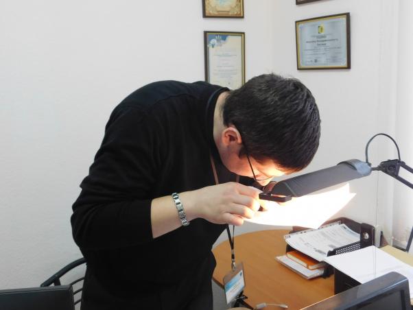 Новини Хмельницького - фото з “Мертві душі” та псевдокредити лівою рукою: почеркознавець Максим Басюк про цікаві злочини та неймовірні розслідування “Мертві душі” та псевдокредити лівою рукою: почеркознавець Максим Басюк про цікаві злочини та неймовірні розслідування, фото №5 на сайті vsim.ua