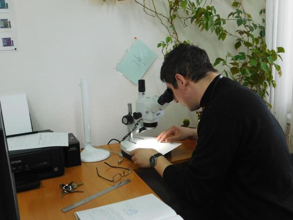 Новини Хмельницького - фото з “Мертві душі” та псевдокредити лівою рукою: почеркознавець Максим Басюк про цікаві злочини та неймовірні розслідування “Мертві душі” та псевдокредити лівою рукою: почеркознавець Максим Басюк про цікаві злочини та неймовірні розслідування, фото №6 на сайті vsim.ua