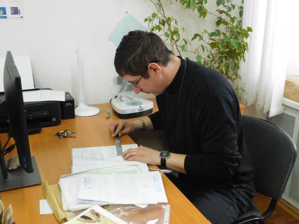 Новини Хмельницького - фото з “Мертві душі” та псевдокредити лівою рукою: почеркознавець Максим Басюк про цікаві злочини та неймовірні розслідування “Мертві душі” та псевдокредити лівою рукою: почеркознавець Максим Басюк про цікаві злочини та неймовірні розслідування, фото №4 на сайті vsim.ua