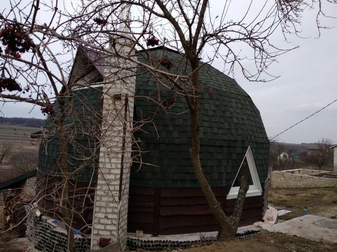 Новини Тернополя - фото з Тернополянин збудував енергоефективний будинок-півкулю за 10 тисяч доларів Тернополянин збудував енергоефективний будинок-півкулю за 10 тисяч доларів, фото №1 на сайті 20minut.ua