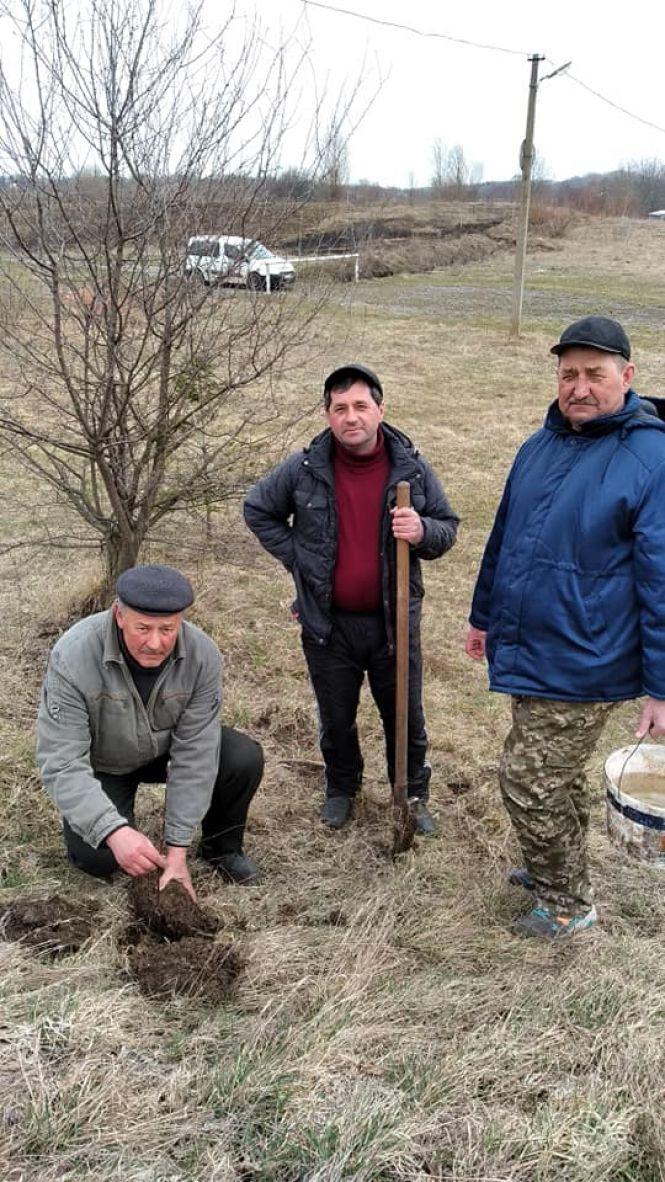 Новини Козятина - фото з Челендж триває: суботник на Талемонівці від мешканців східної частини Козятина Челендж триває: суботник на Талемонівці від мешканців східної частини Козятина, фото №2 на сайті 20minut.ua