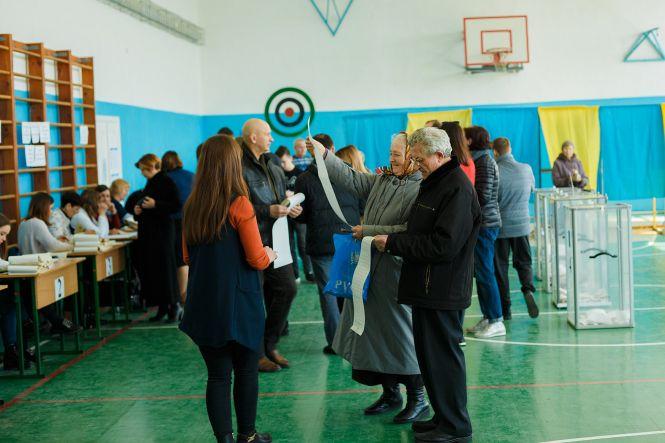 «Голосую — за розвиток і рух вперед» Мер Вінниці Сергій Моргунов голосував у школі №36, фото №2 на сайті 20minut.ua