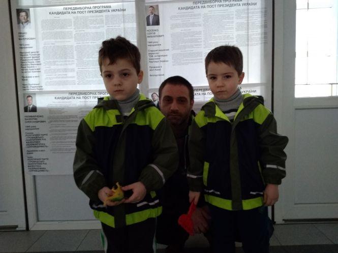 “Треба підняти свою п’яту точку”: хмельничани активно йдуть на вибори, фото №4 на сайті vsim.ua