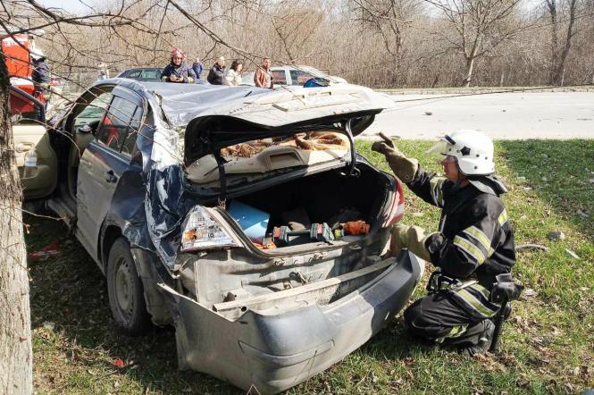 Кам’янчанин на авто в’їхав у електроопору, фото №1 на сайті 20minut.ua
