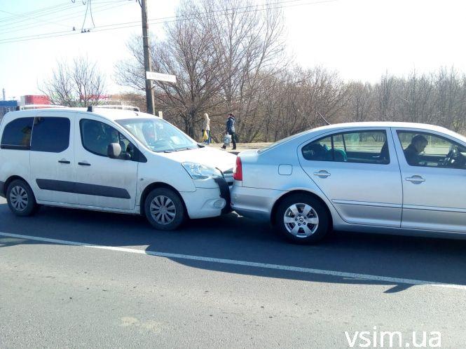 Новини Хмельницького - фото з Біля “Оазису” зіткнулися Skoda та Citroen Біля “Оазису” зіткнулися Skoda та Citroen, фото №1 на сайті vsim.ua