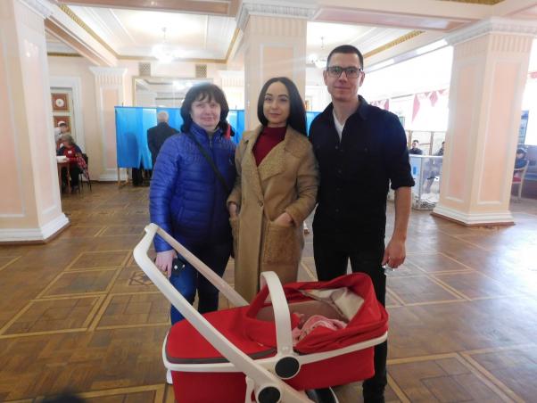 “Треба підняти свою п’яту точку”: хмельничани активно йдуть на вибори, фото №5 на сайті vsim.ua