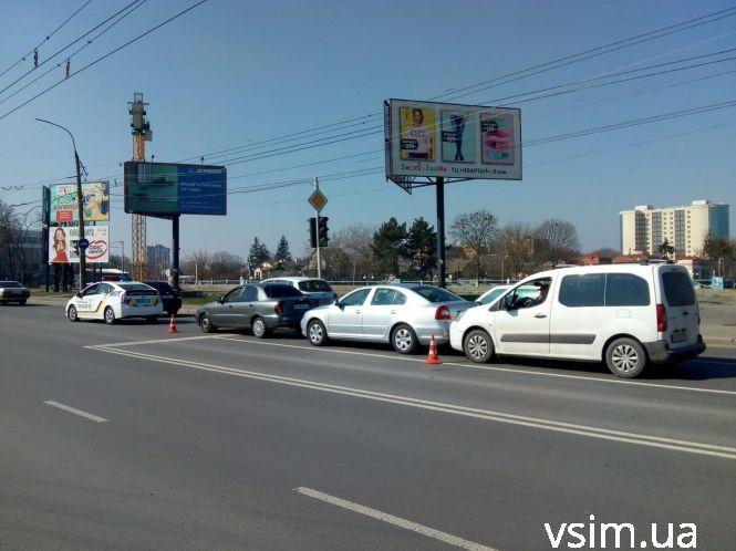 Новини Хмельницького - фото з Біля “Оазису” зіткнулися Skoda та Citroen Біля “Оазису” зіткнулися Skoda та Citroen, фото №2 на сайті vsim.ua
