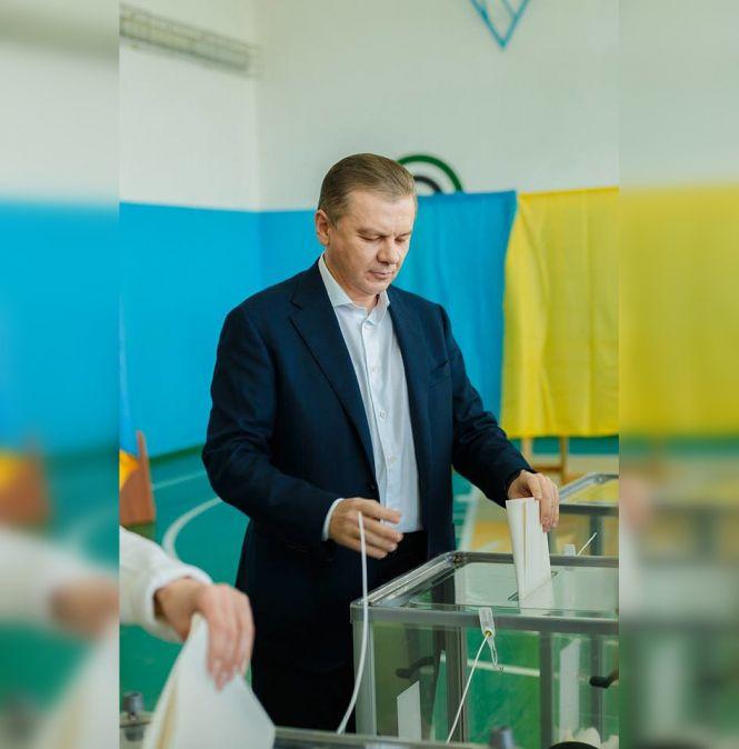 «Голосую — за розвиток і рух вперед» Мер Вінниці Сергій Моргунов голосував у школі №36, фото №1 на сайті 20minut.ua