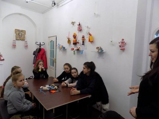 Квест у музеї для "Street Camp" — діти робили ляльку-оберіг, фото №2 на сайті 20minut.ua